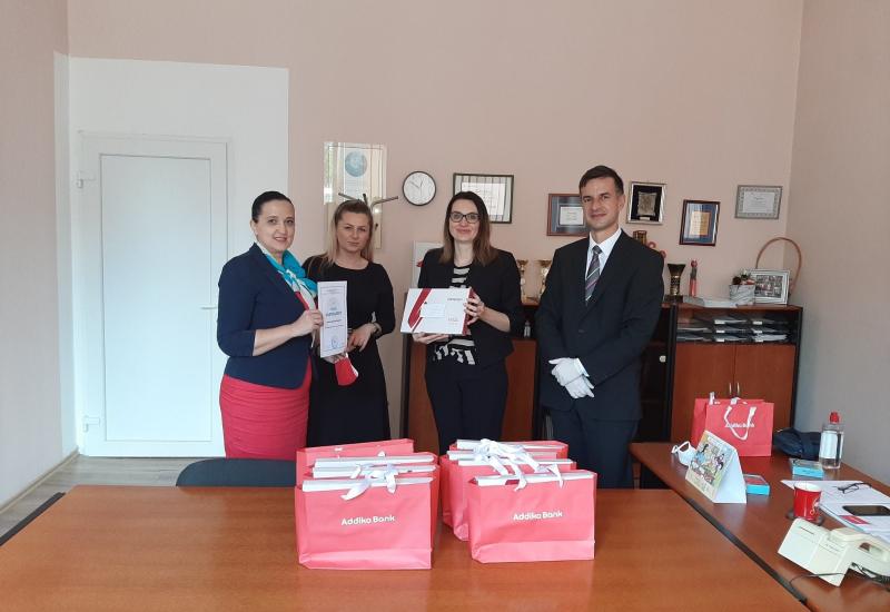 Umjesto podrške obilježavanju Dana nezavisnosti SAD nabavljeni tableti za učenike osnovnih škola u Banja Luci i Tuzli